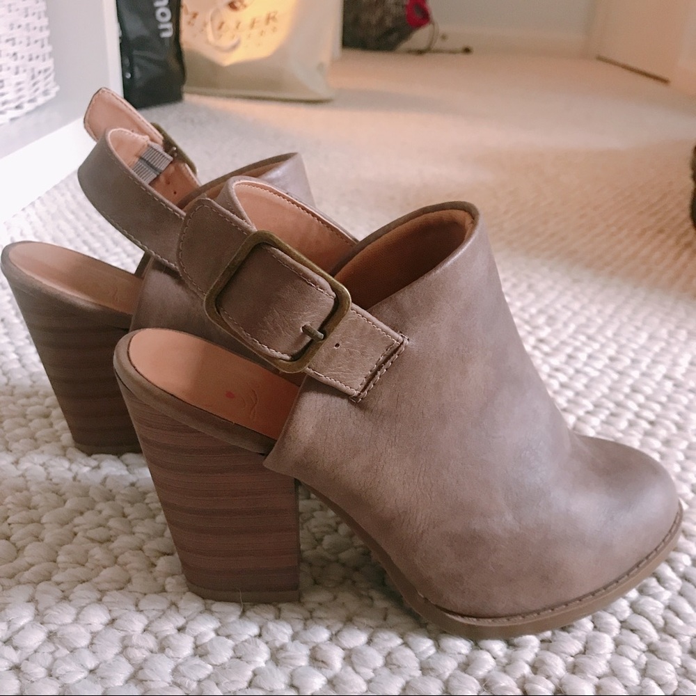 never been used boutique tan boots!